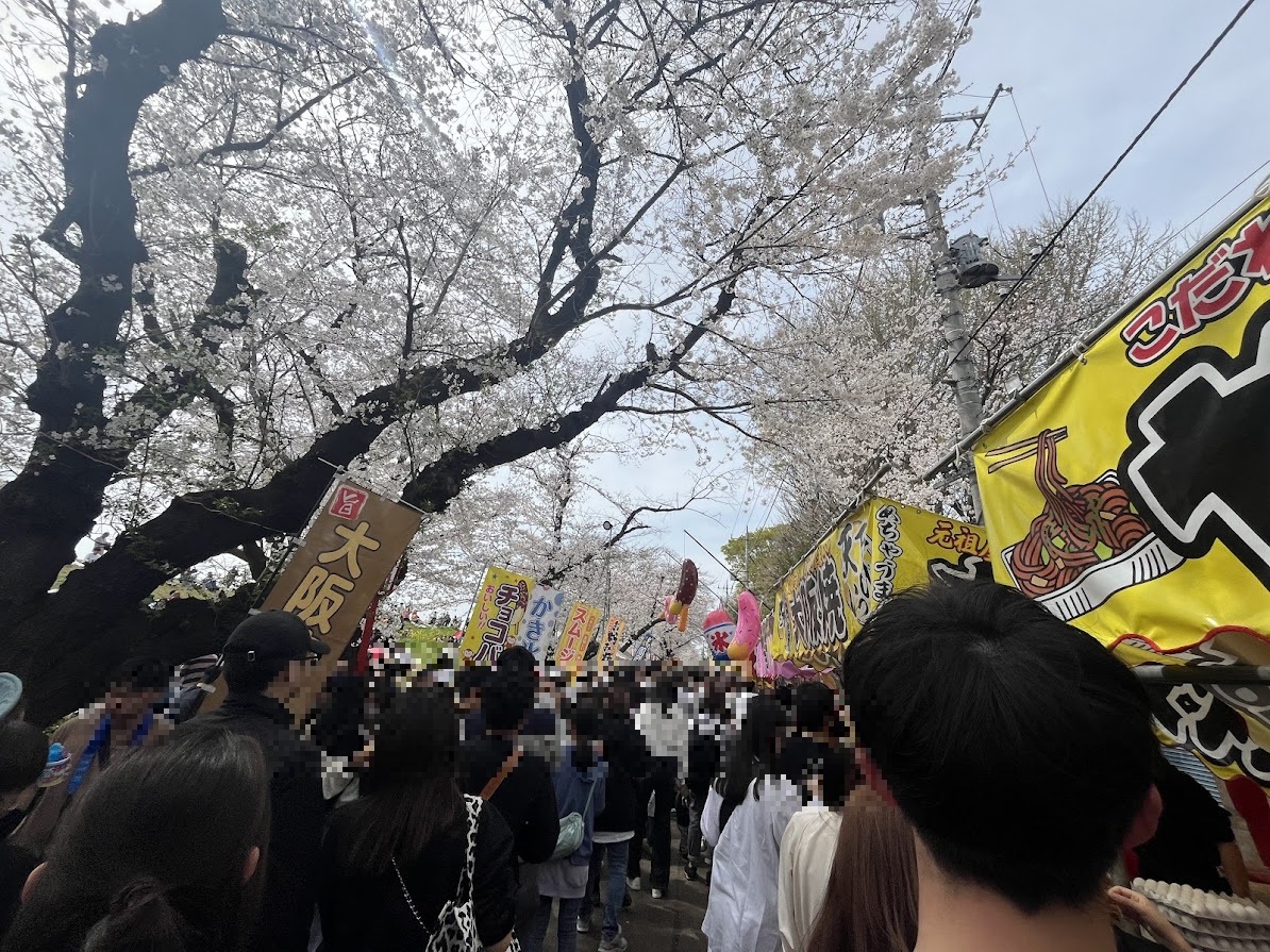 さくら祭の屋台も大盛況で、とても混んでいました。